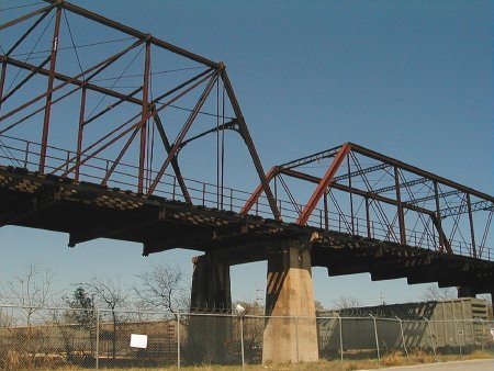 A rare Whipple Phoenix bridge truss (left) and a Pratt truss (right), 2001