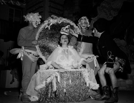 Crowning the queen at Cornyation, 1953.