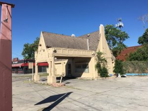 Tudor Revival style Pure Oil gas station on Nogalitos